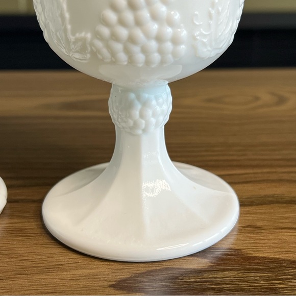 Vtg Milk Glass Goblets - Picture 9 of 10